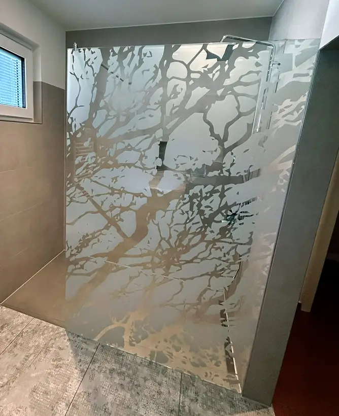 Fixverglasung mit Digitaldruck-Muster (Ätzton)