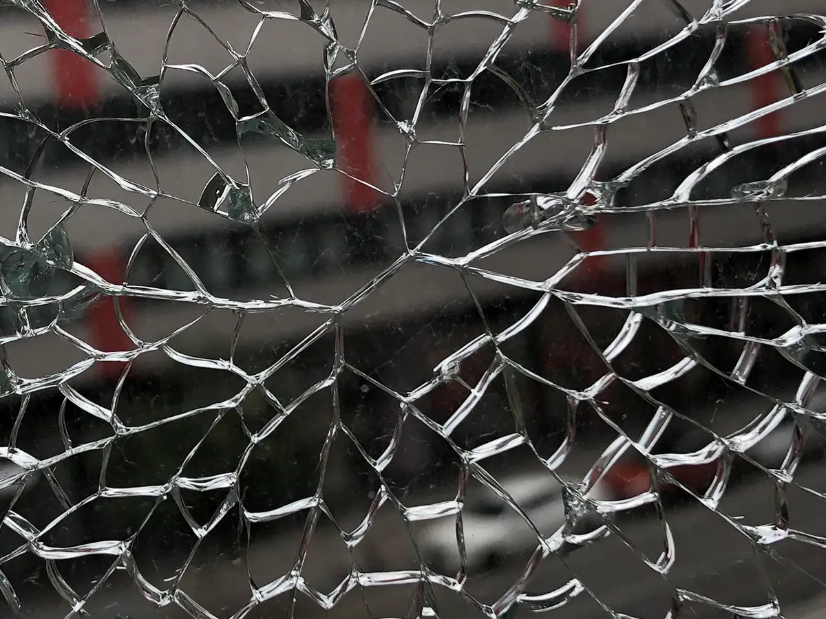 Gebrochenes Einscheibensicherheitsglas