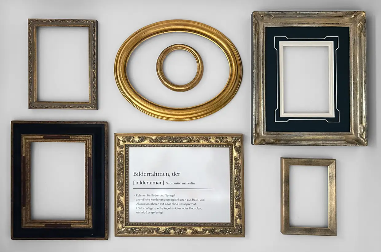 Diverse Bilderrahmen, Passepartouts und ein Spruch gerahmt
