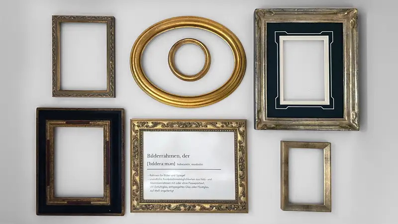 Diverse Bilderrahmen, Passepartouts und ein Spruch gerahmt
